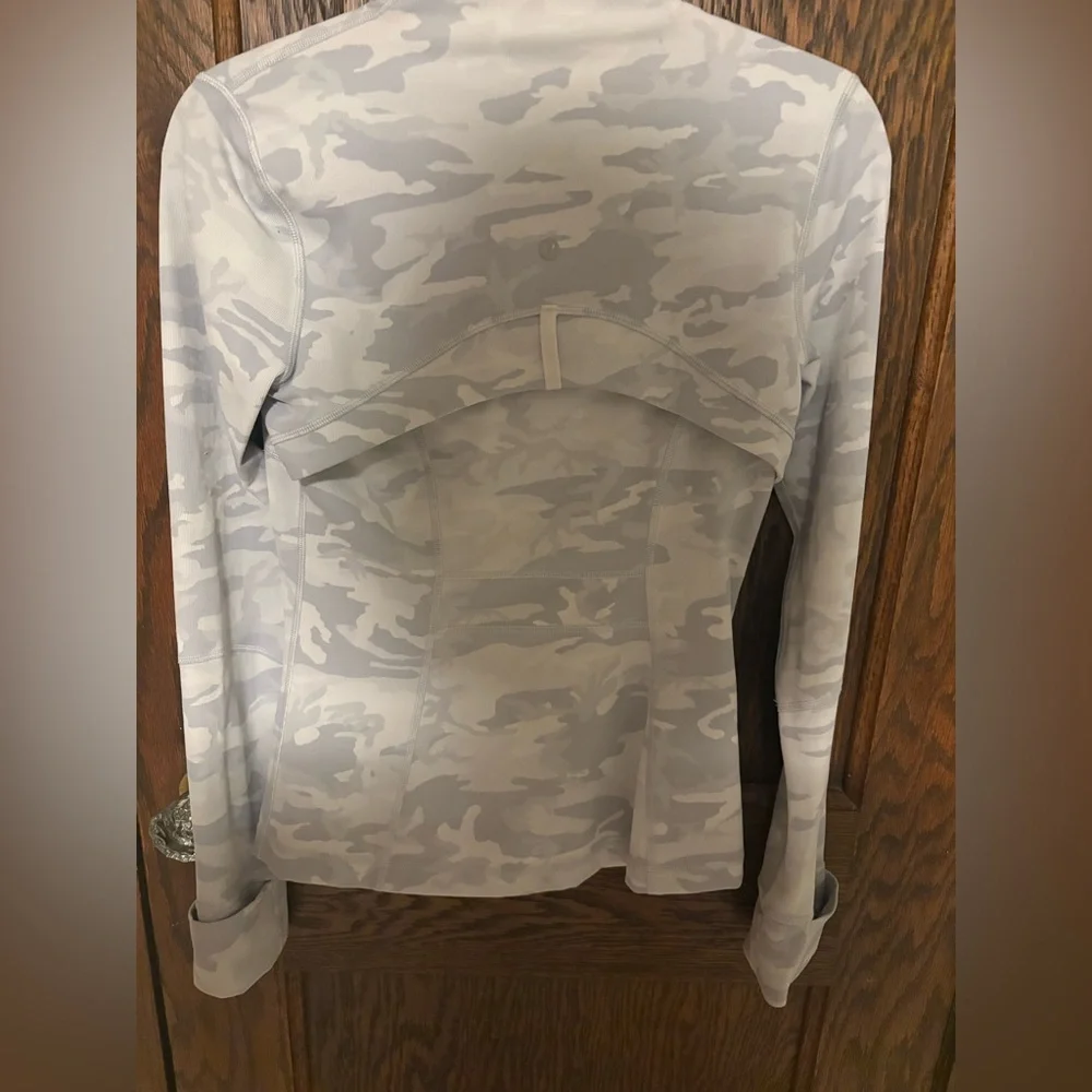 Lululemon Define jacket in Light Gray and white Camo pattern. - Picture 9 of 16